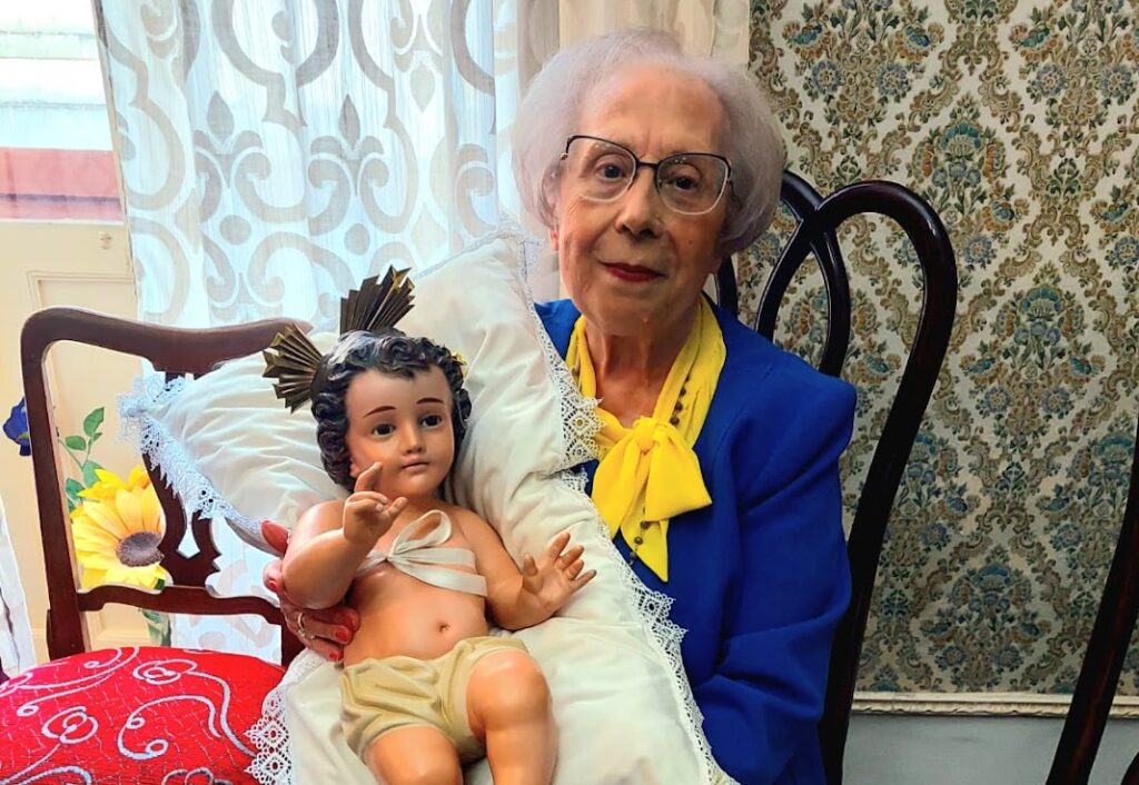 di Enrica Munafò Quest’anno la comunità Chiesa Madre ha voluto cogliere l’occasione del Natale per ritornare nelle case delle famiglie del nostro territorio e vivere la novena natalizia nei “cenacoli domestici”: Gesù ...